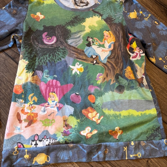 Disney Alice in Wonderland Print Long Sleeve - Picture 2 of 8